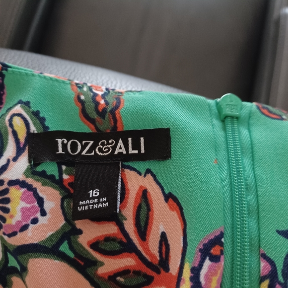 Beautiful Roz & Ali paisley dress - Picture 3 of 3